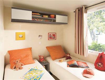 chambre avec 2 lits simples - Camping Pornichet 44 - Location de mobil-home - Cottage Pacifique - 4/5 personnes - camping les forges 3* avec piscine chauffée 