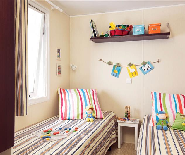chambre avec 2 lits simples - Location de Mobil-home à Pornichet - Cottage Européen - 4/6personnes - camping Pornichet 3 étoiles avec piscine couverte et chauffée 