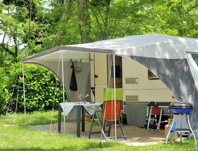 emplacements dans camping avec piscine couverte et chauffée 
