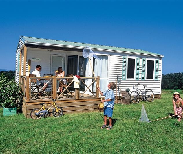 terrasse couverte - Camping Pornichet 44 - Location de mobil-home - Cottage Pacifique - 4/5 personnes - camping les forges 3 étoiles avec piscine couverte et chauffée 