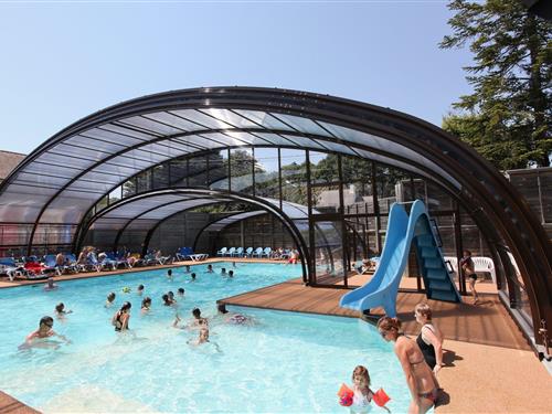 Piscine couverte et chauffée Camping Les Forges Pornichet - CAMPING LES FORGES ***