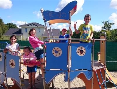 Camping 3* Les Forges - www.campinglesforges.com - Aire de jeux