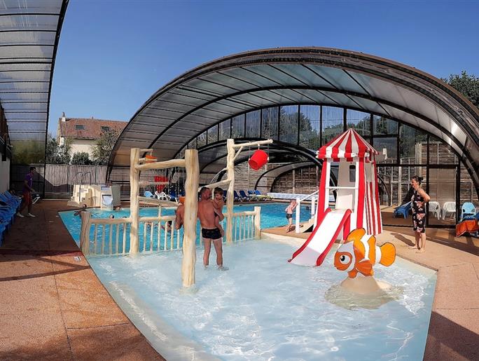 Camping 3* Les Forges - www.campinglesforges.com - Piscine avec toit amovible
