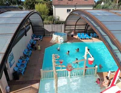 Camping 3* Les Forges - www.campinglesforges.com - Piscine avec différentes activités