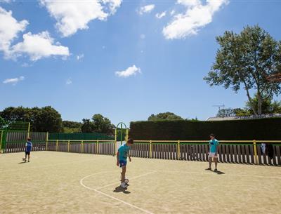 Camping 3* Les Forges - www.campinglesforges.com - Terrain multisports